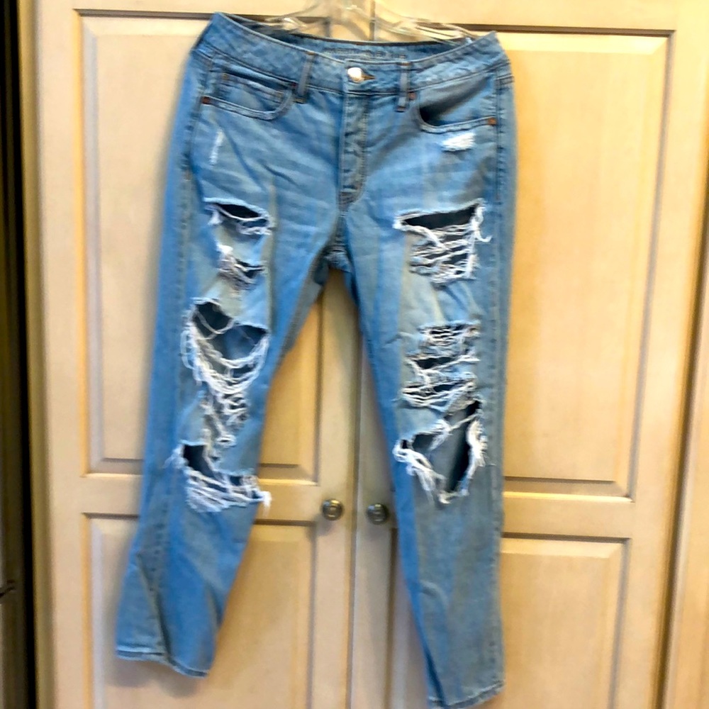 American Eagle Ripped Distressed Light Wash Jean